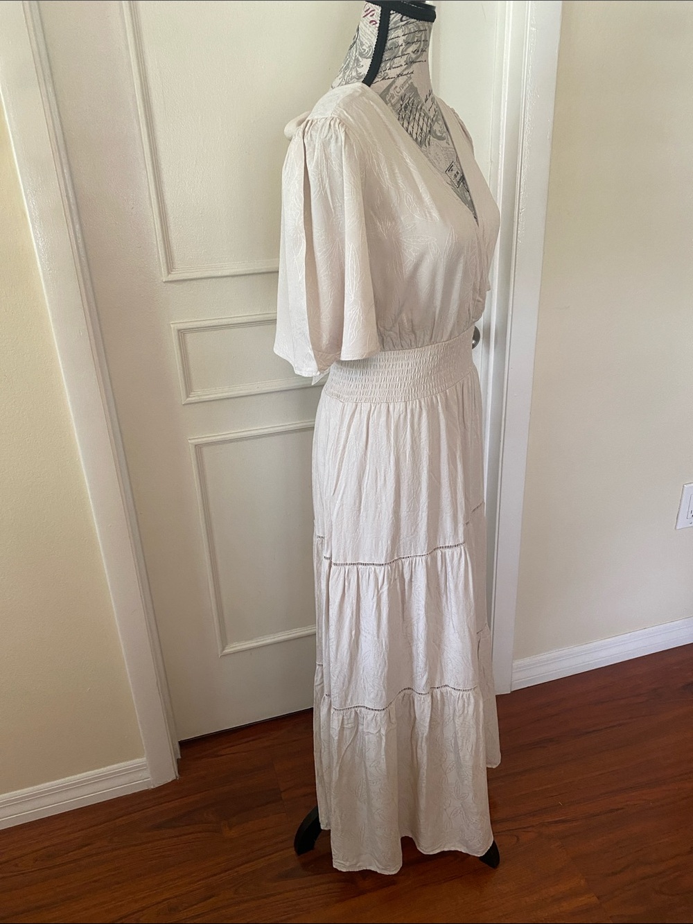 LoveStitch Ivory Beige Floral Jacquard Tie-Back Smocked Maxi Dress M - Picture 5 of 16